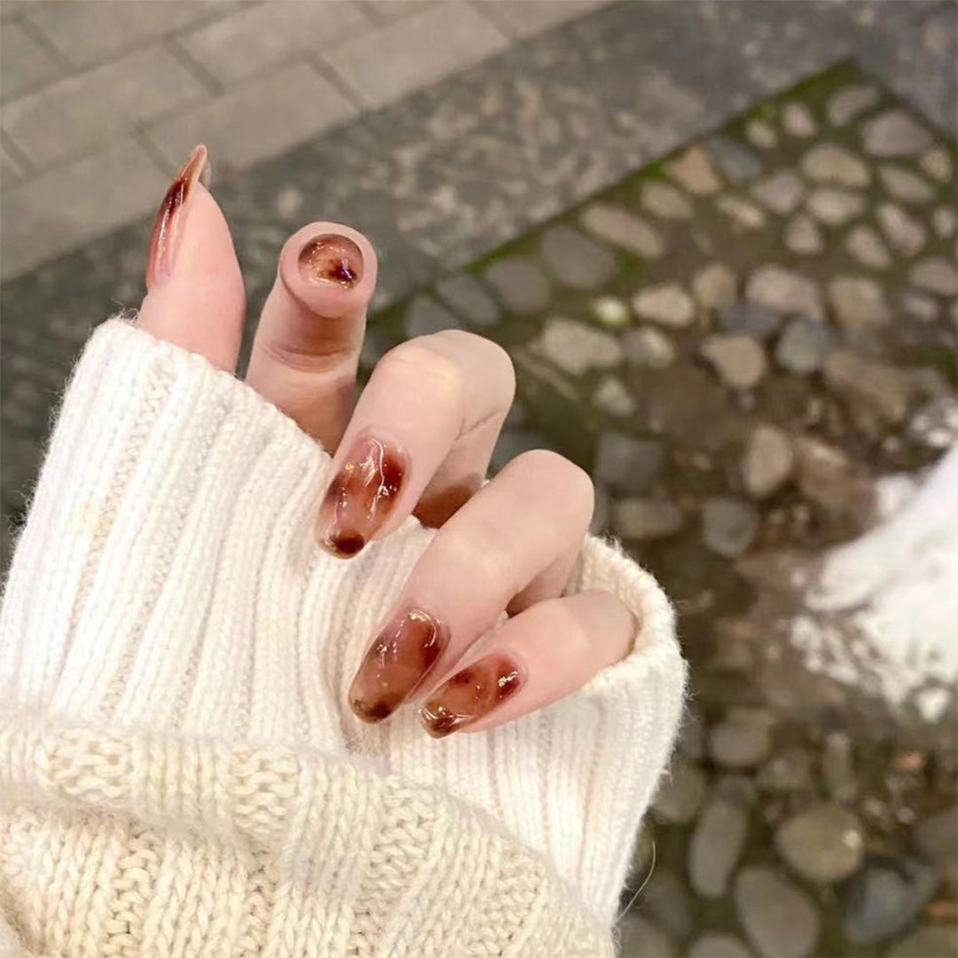 Artful nail art with ombre effect and glitter Bowlift