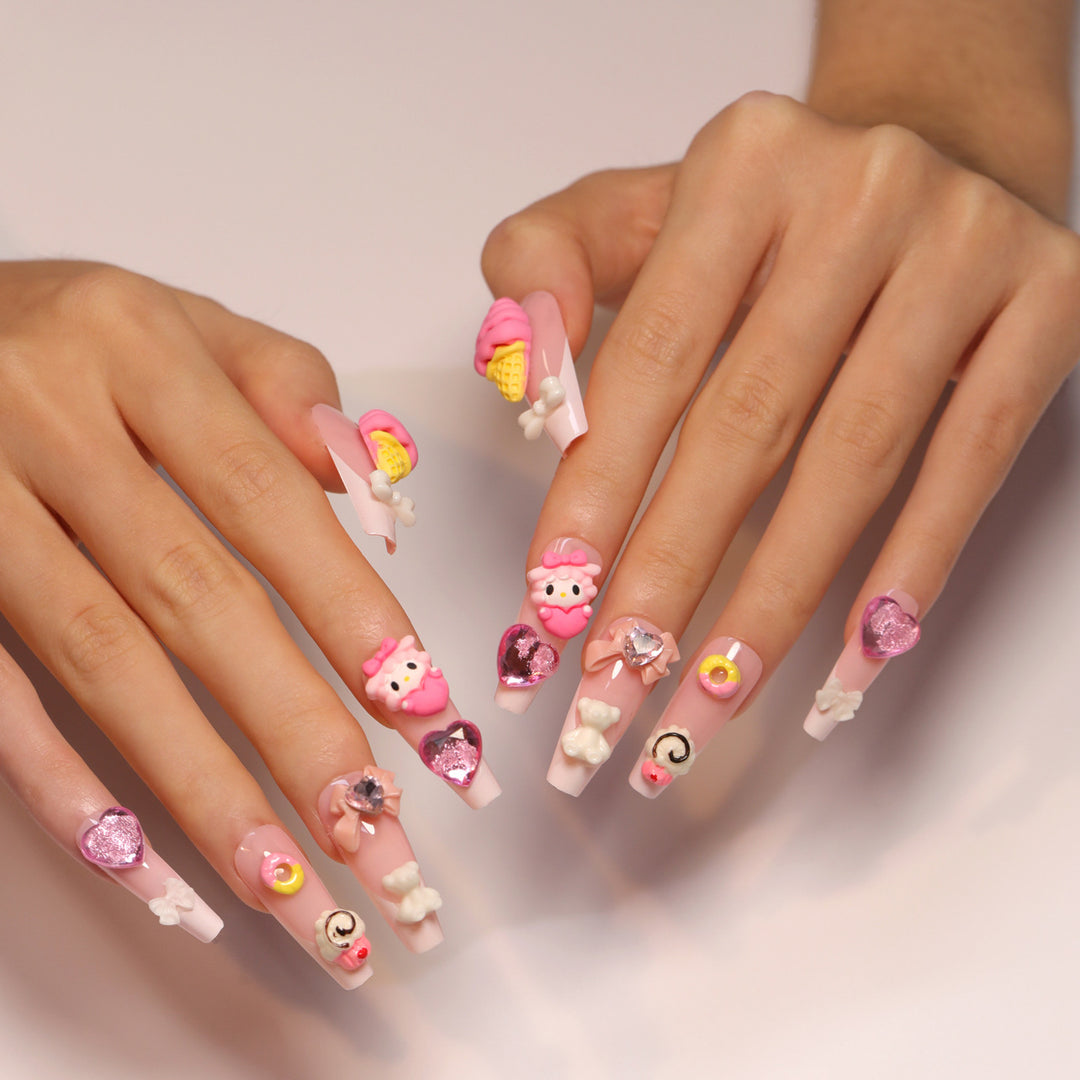 Artful nail extensions with 3D dessert motif Bowlift