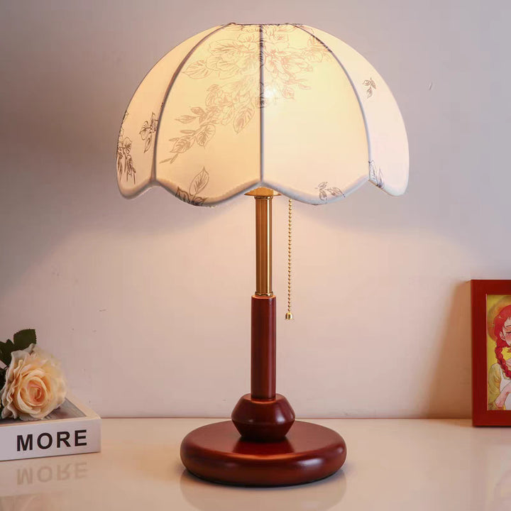Elegant Floral Design Table Lamp