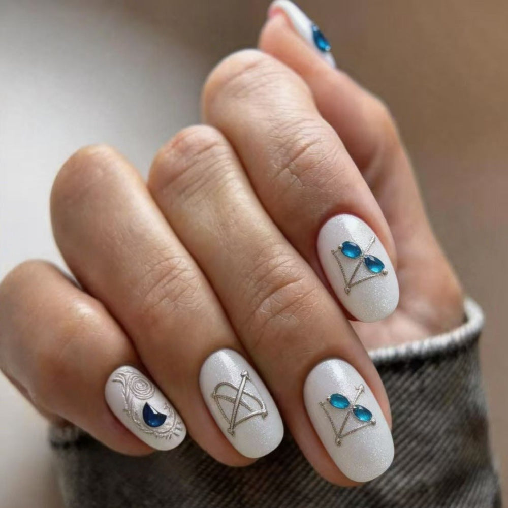 Artificial nails with noble glitter accents and symbol motif Bowlift