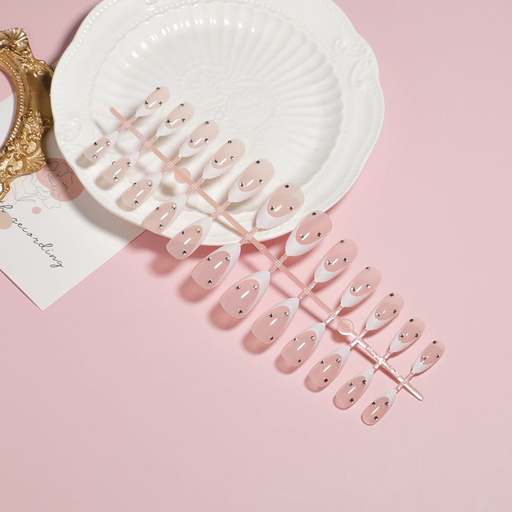 Elegant Floral Accent Press-On Nail Set Bowlift