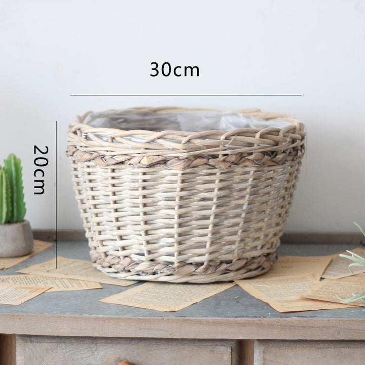 Rustic storage basket made of natural material Bowlift