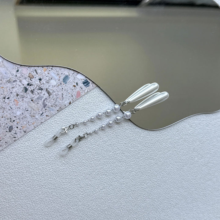Elegant Pearl-Accented Eyewear Chain Bowlift