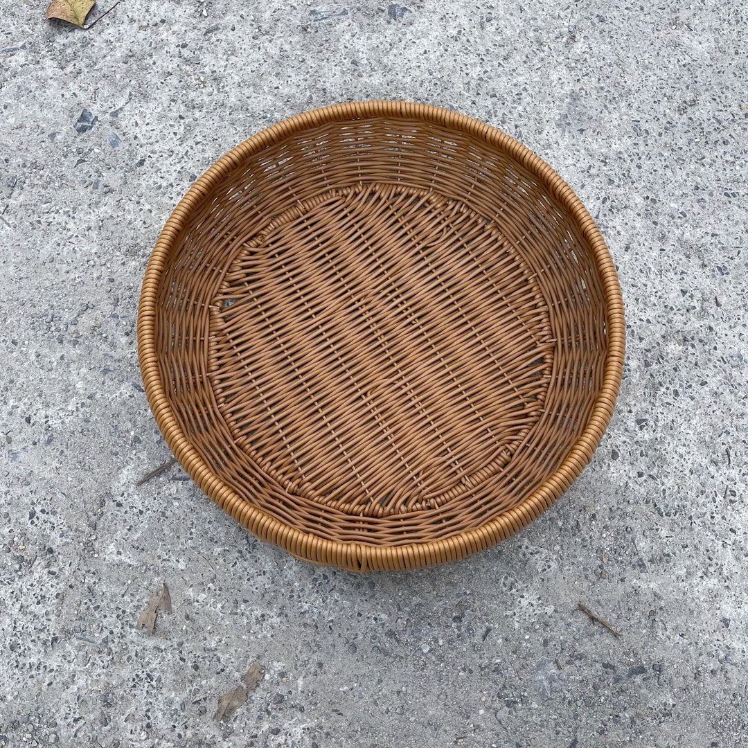 Women’s round serving basket made of woven rattan Bowlift