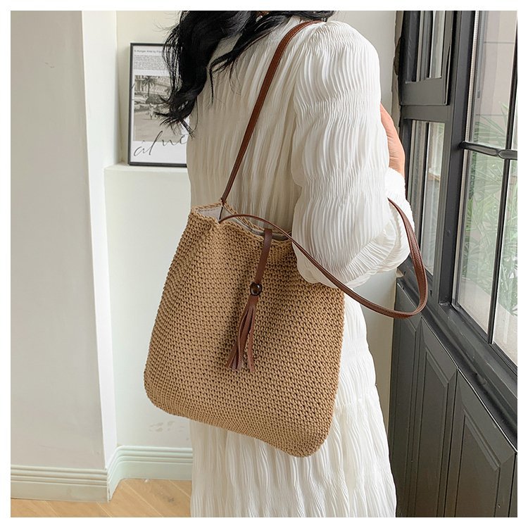 Handbag with Fringed Detail Bowlift