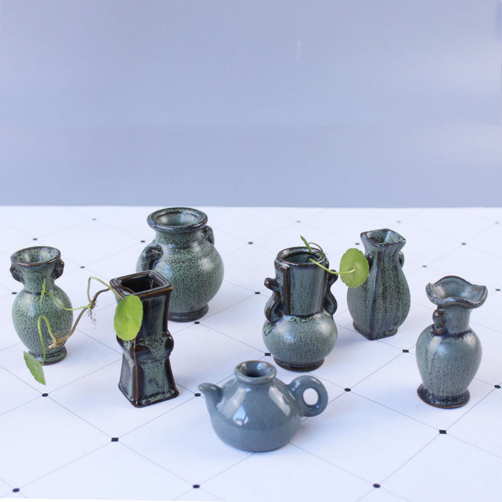 Elegant ceramic vase with artistic design Bowlift