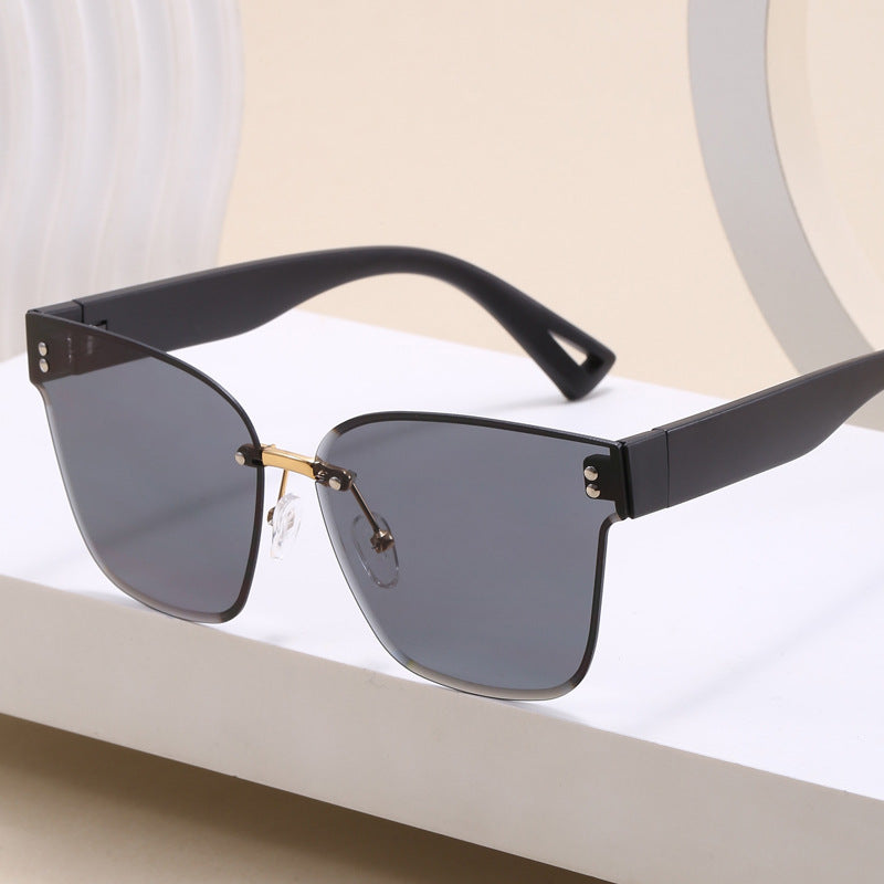Ladies stylish sunglasses with elegant shield design Bowlift