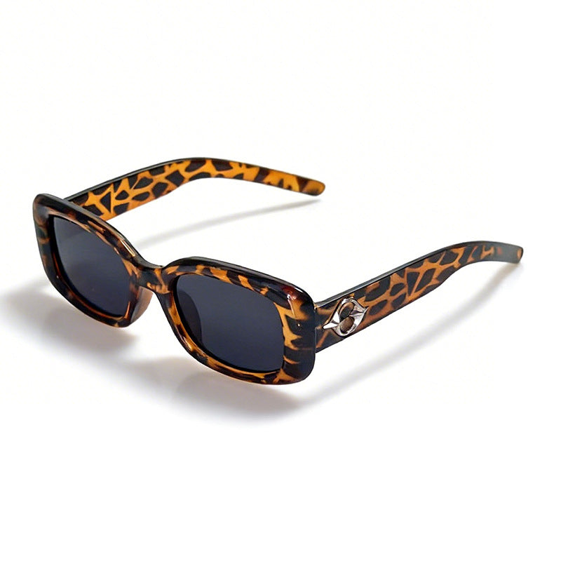 Vintage-Inspired Oversized Sunglasses Bowlift