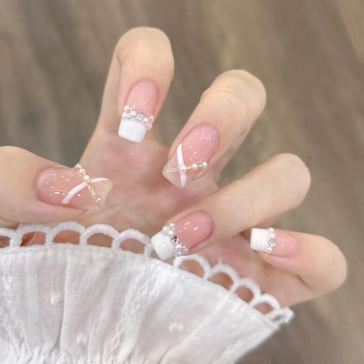 Elegant Crystal-Embellished Press-On Nail Set Bowlift