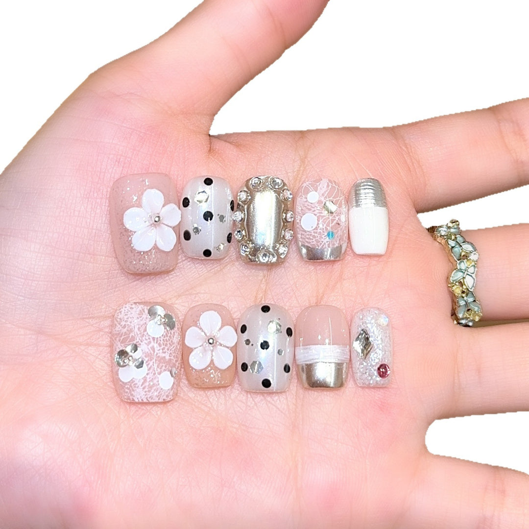 Creative artificial nails with elegant accents Bowlift