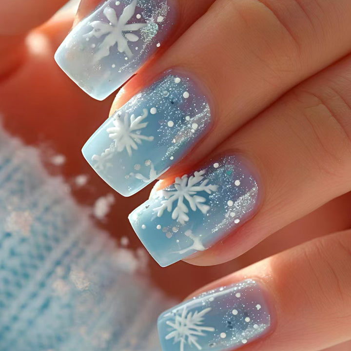 Artificial nails with winter snowflake design Bowlift