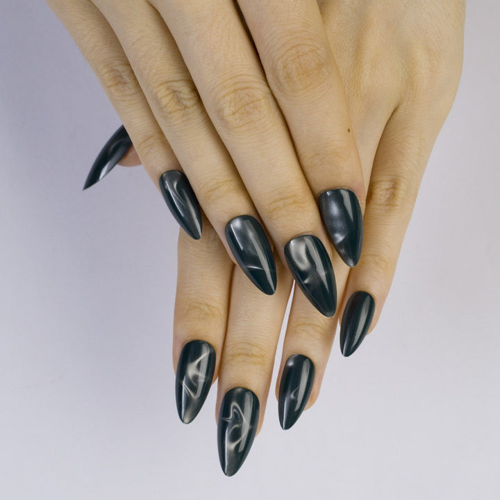 Artificial nails with polka dots Bowlift