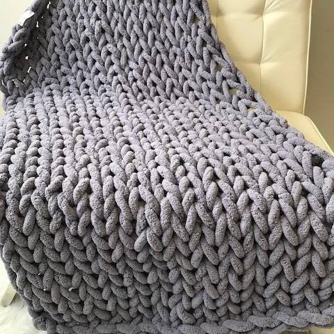 Oversized chunky knit throw blanket with plush chenille yarn Bowlift