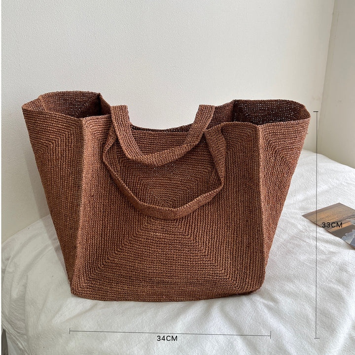 Handcrafted straw bag with stylish design Bowlift