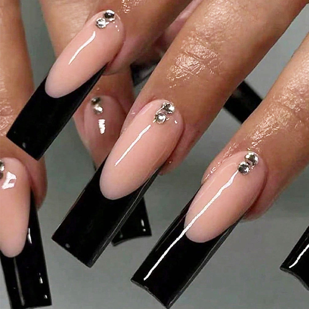 Artificial nails with glitter and elegant accents Bowlift