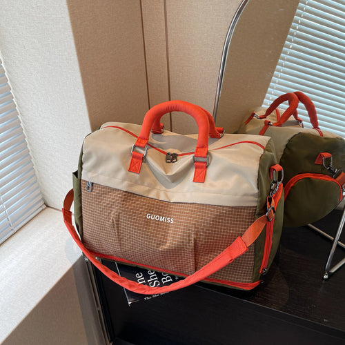Sporty Travel Bag with Reinforced Shoulder Strap Bowlift