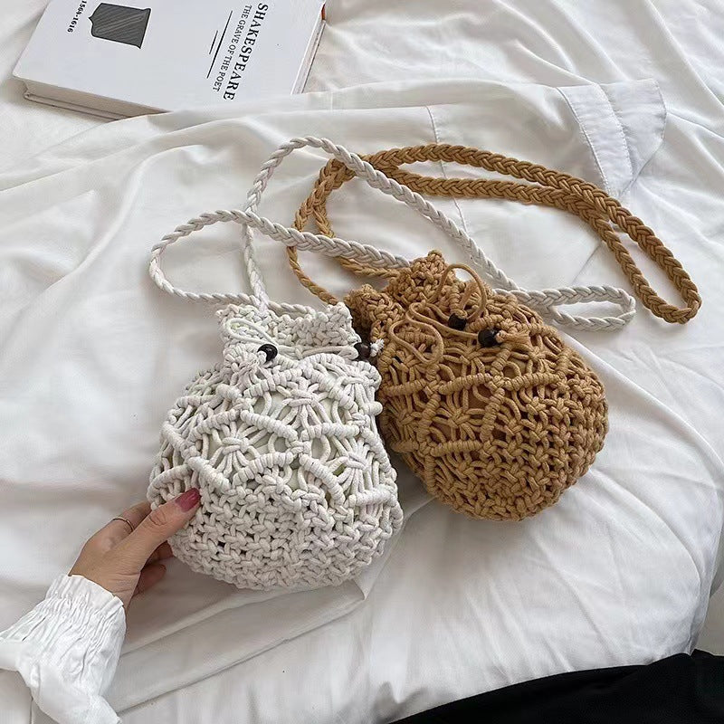 Hand-knotted shoulder bag in playful animal design Bowlift