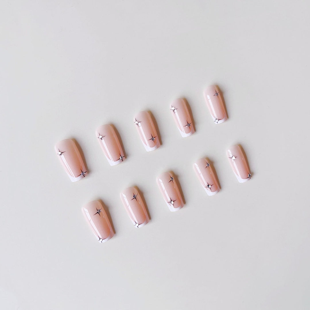 Artificial nail tips with elegant French tips Bowlift