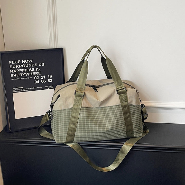 Versatile sports and travel bag with breathable material and robust design Bowlift