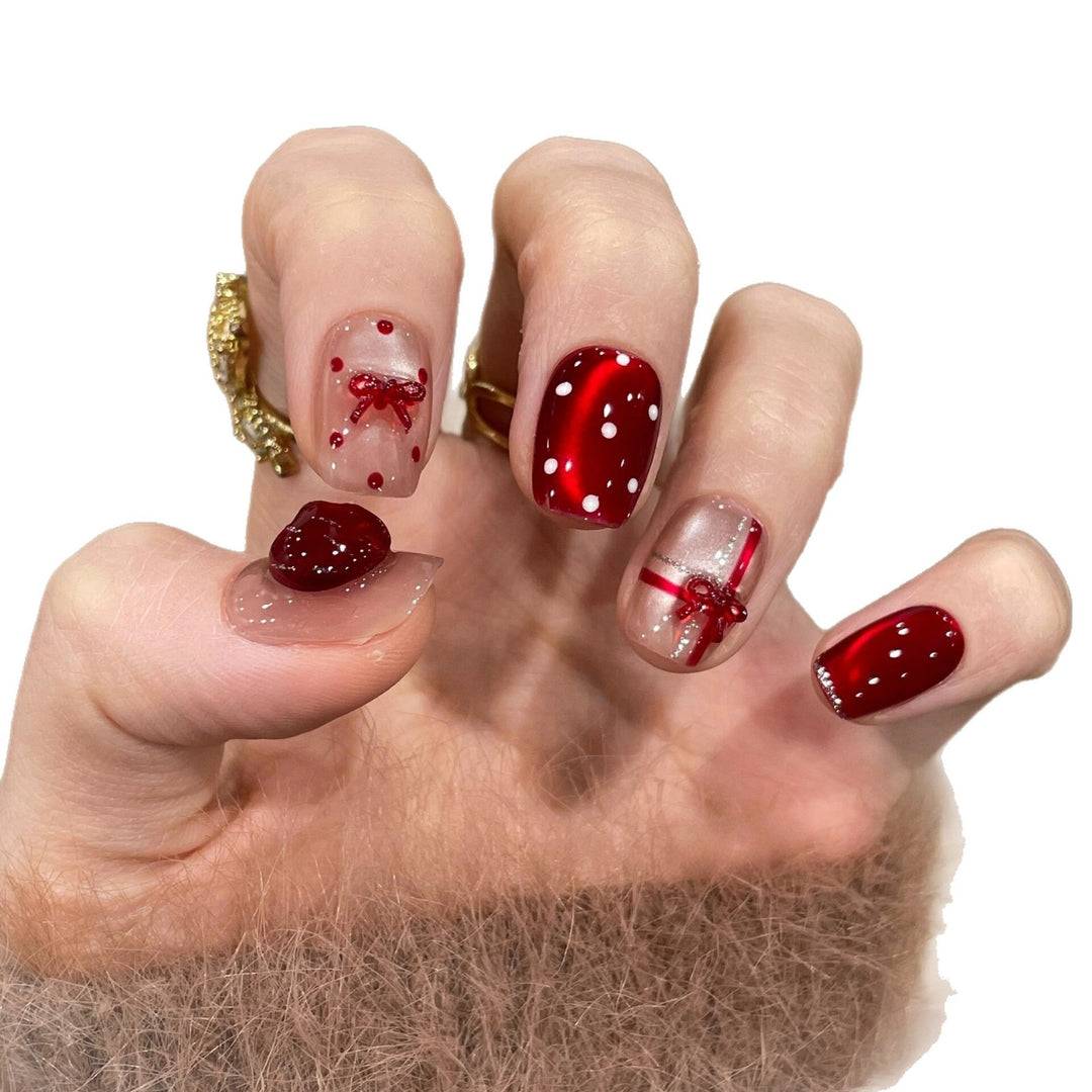 Artificial nails with festive gift design Bowlift