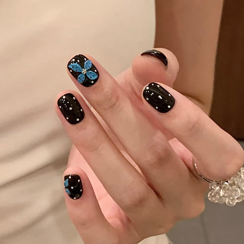 Floral-Embellished Press-On Nail Set Bowlift