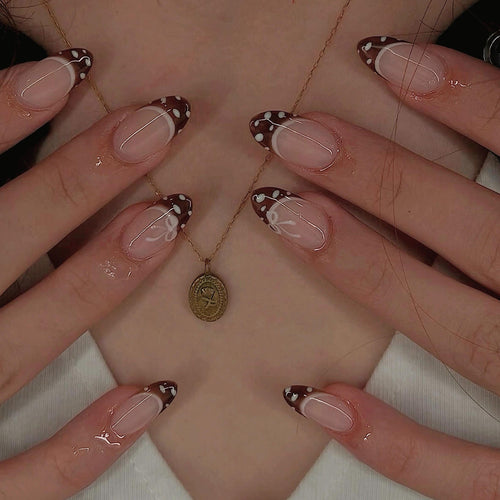 Artistic Nail Art with Elegant Lace Decoration Bowlift