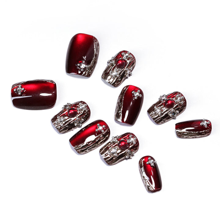 Artistic artificial nails in elegant design with glitter accents Bowlift