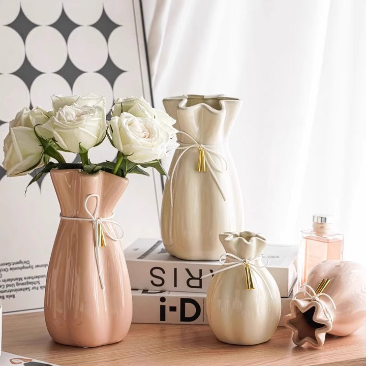 Elegant ceramic vase with delicate ruffled edge Bowlift