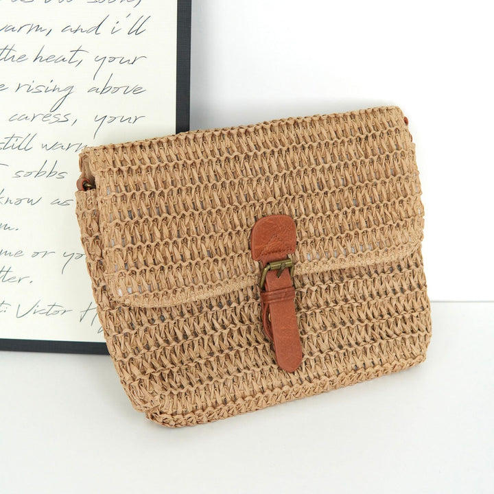 Shoulder bag made of woven natural material with adjustable leather shoulder strap Bowlift