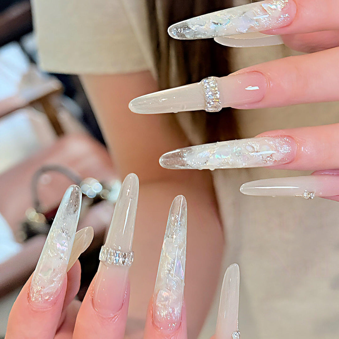 Artificial nails with elegant effect accents Bowlift