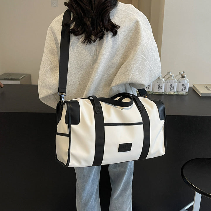 Fashionable sport and travel bag Bowlift