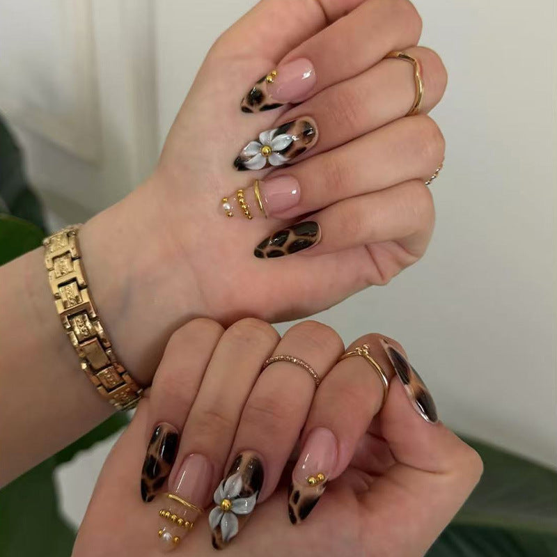 Artistic Floral-Inspired Press-On Nail Art Bowlift