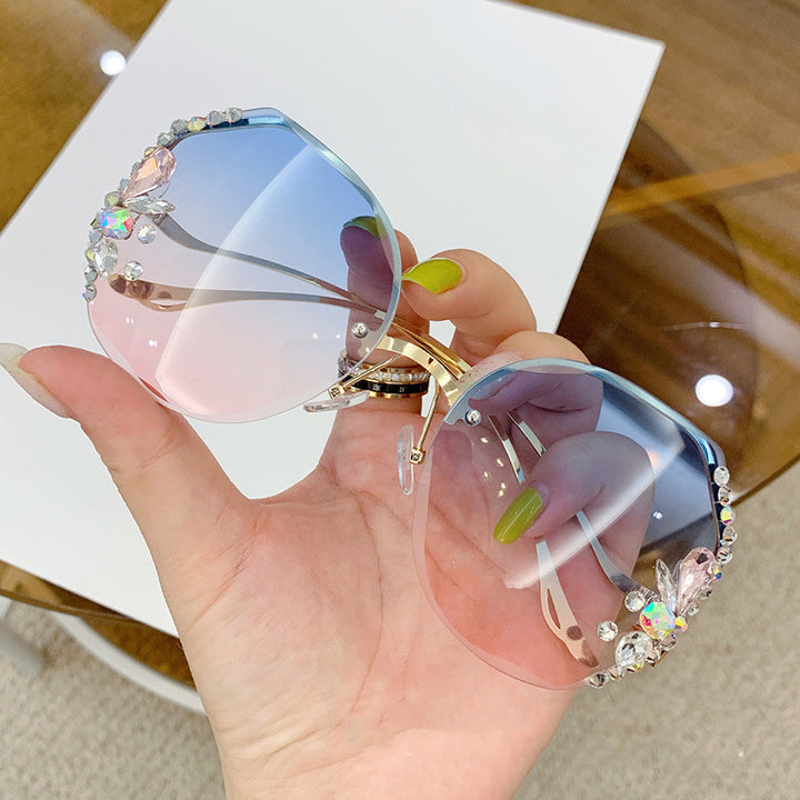 Women's Oversized Sunglasses with Decorative Stones Bowlift