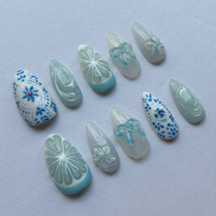 Elegant Floral-Design Press-On Nail Set Bowlift