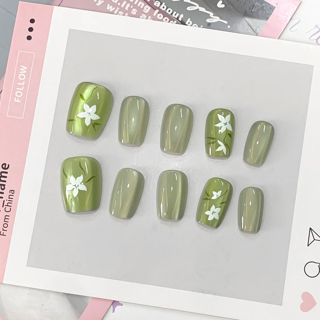 Artistic acrylic nails with floral design Bowlift