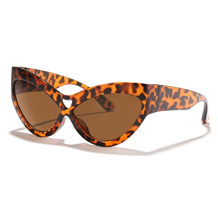 Women striking sunglasses in trendy leopard pattern Bowlift