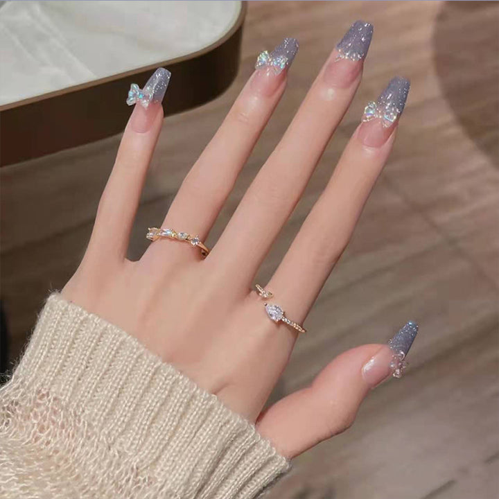 Glamorous designer nails Bowlift