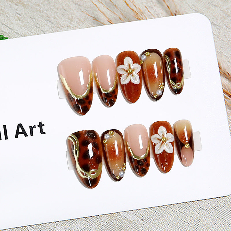 Elegant artificial nails with floral and animal motifs Bowlift