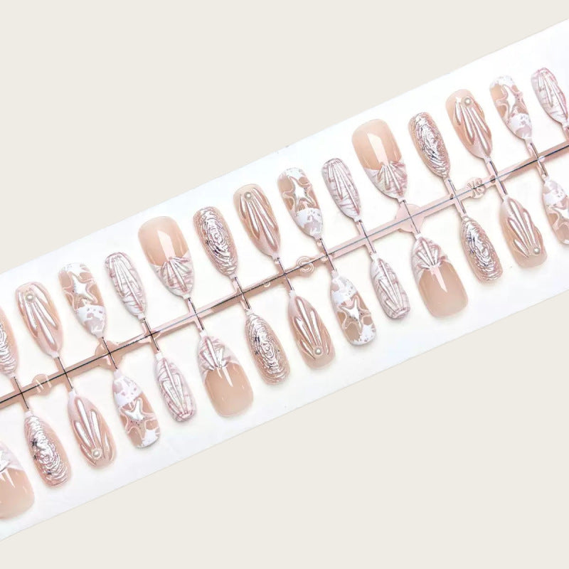 Artful Nail Design with elegant 3D motifs Bowlift