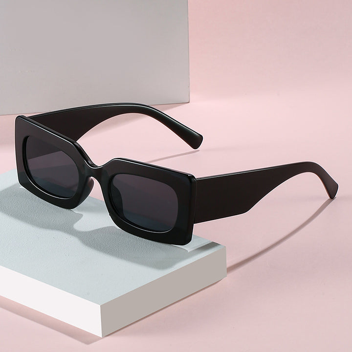 Ladies fashionable sunglasses in angular design Bowlift