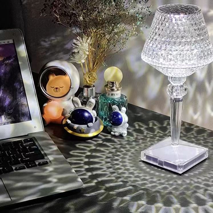 Liesbeth Crystal Lamp – Luxury Table Lamp with USB Charging Function Bowlift