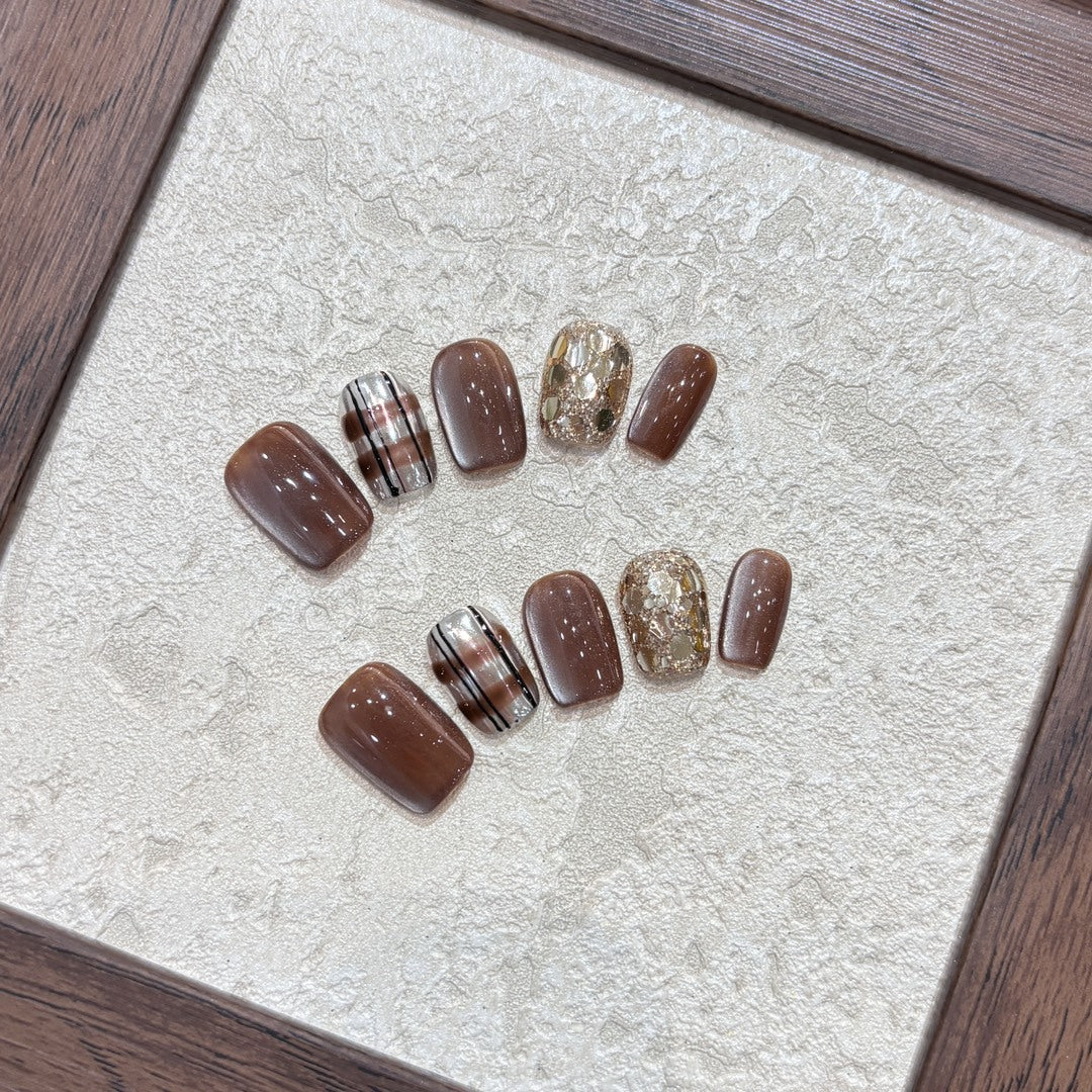 Artificial Nail Set with Glitter and Gold Accents Bowlift