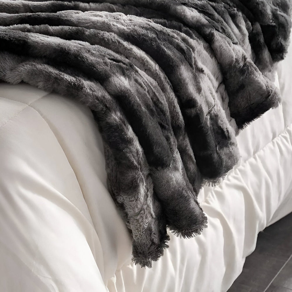 BowLift | Soft Velour Winter Blanket – Warm Coral Fleece Blanket in Batik Style