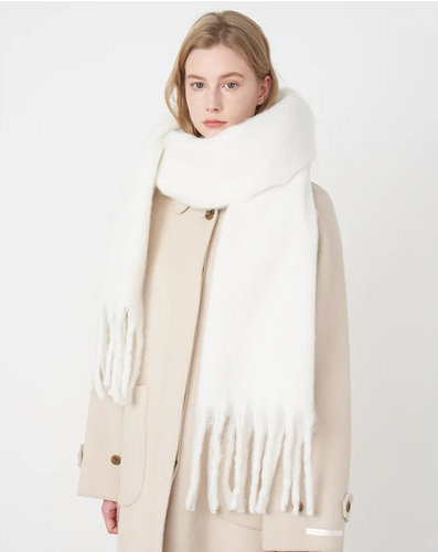 FrostSoft Scarf – Luxury Warmth for the Winter Months Bowlift