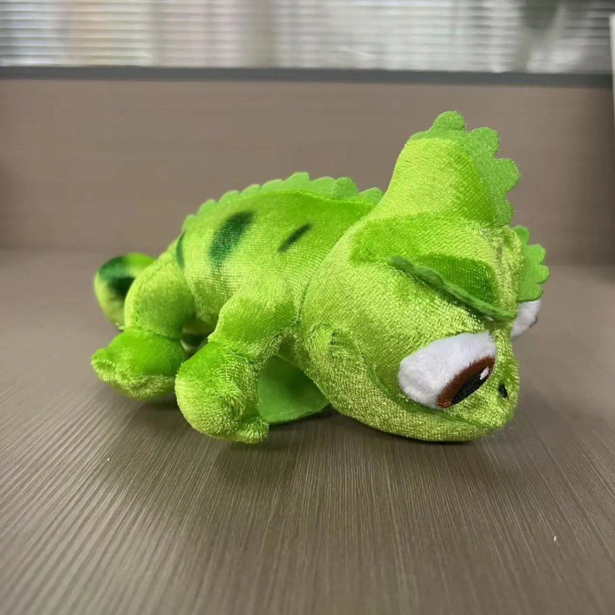 BowLift | Happy and colorful plush toy for children