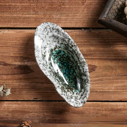 BowLift | Shell-shaped ceramic dish for sushi & appetizers