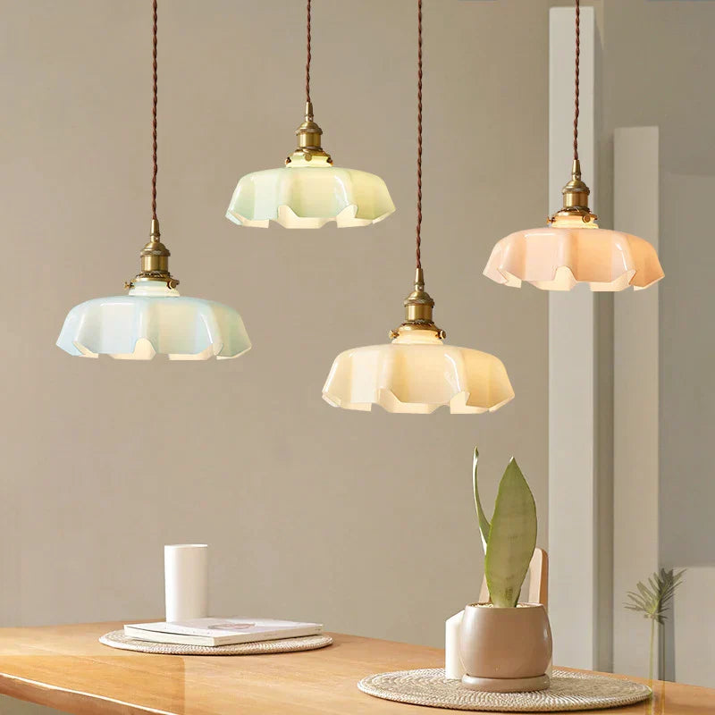 BowLift | ClassicGleam – Luxurious brass pendant light for a timeless atmosphere
