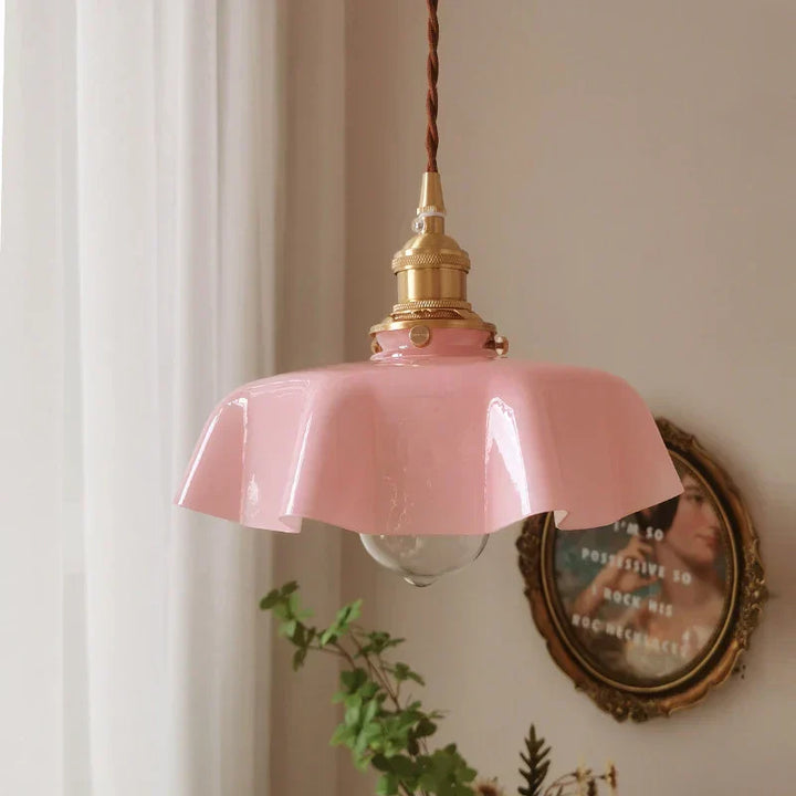 BowLift | ClassicGleam – Luxurious brass pendant light for a timeless atmosphere
