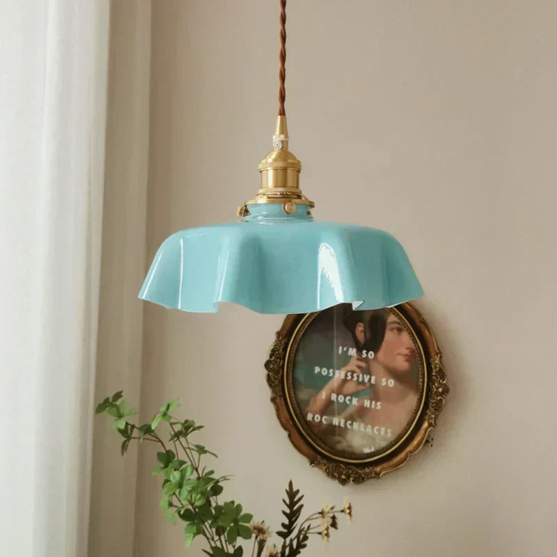 BowLift | ClassicGleam – Luxurious brass pendant light for a timeless atmosphere