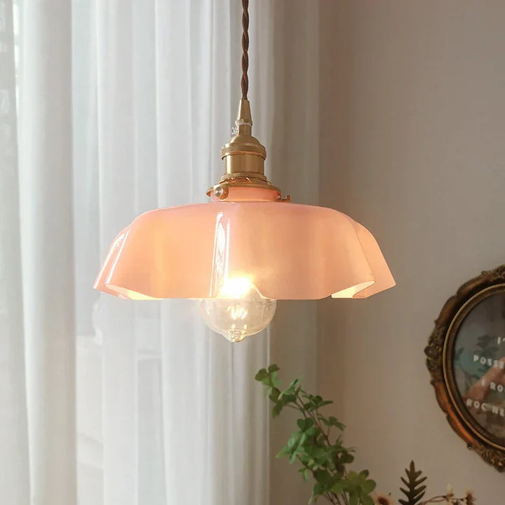 BowLift | ClassicGleam – Luxurious brass pendant light for a timeless atmosphere